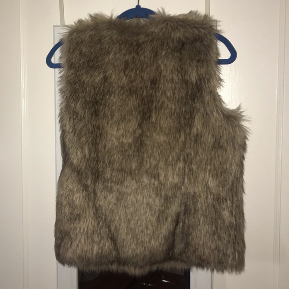 Faux fur vest - Picture 2 of 2